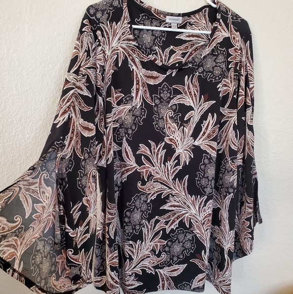 Plus size black floral top by Avenue - Picture 4 of 4